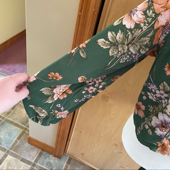 American Eagle • Sweetheart Neck Line Ruched Front smocked low back blouse - Picture 9 of 13